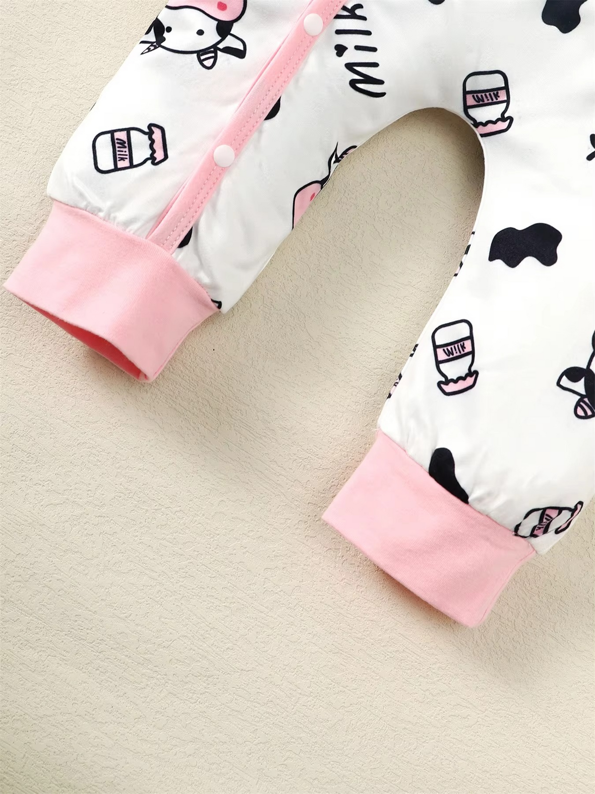2PCS Newborn Baby Girl Cow Print Jumpsuit Set – Long Sleeve Bodysuit Romper with Headband – Cute Toddler Outfit for Spring & Autumn (0–18 Months)