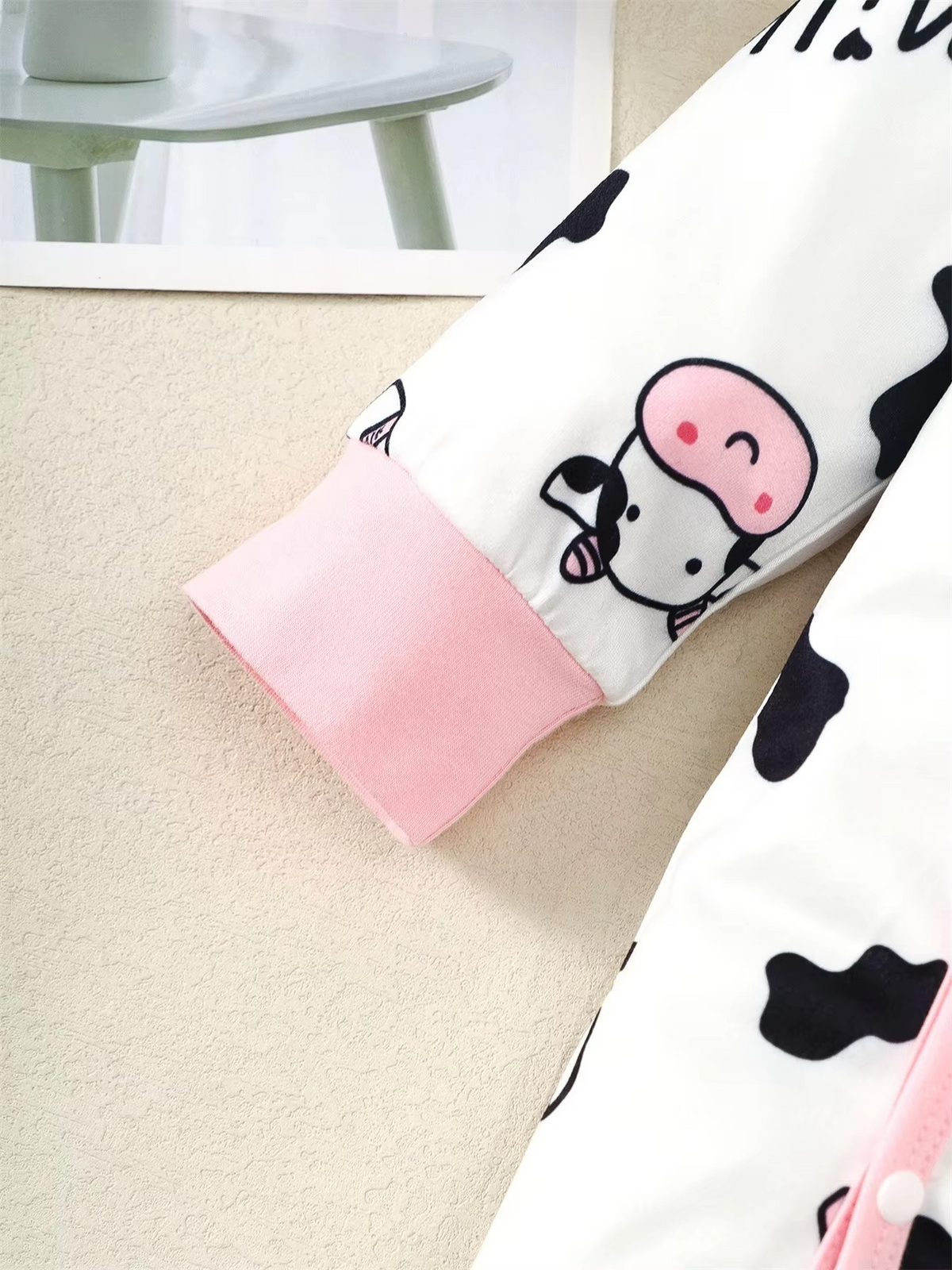 2PCS Newborn Baby Girl Cow Print Jumpsuit Set – Long Sleeve Bodysuit Romper with Headband – Cute Toddler Outfit for Spring & Autumn (0–18 Months)