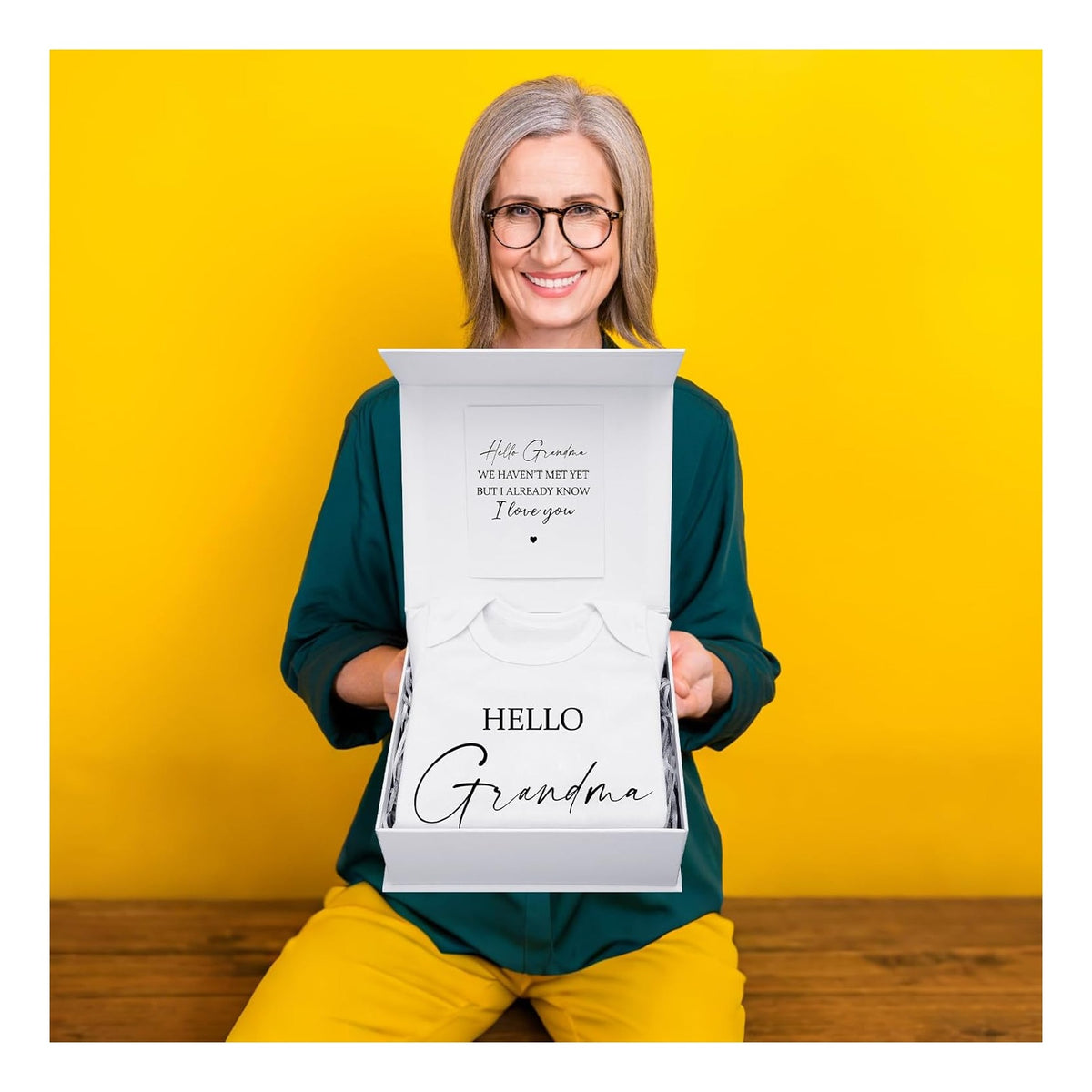 4 Pcs Pregnancy Announcement for Grandma, Hello Grandma Baby Bodysuit, Hello Grandma Pregnancy Reveal Card Baby Reveal Gift Box Baby Announcement Gifts Set for Grandma